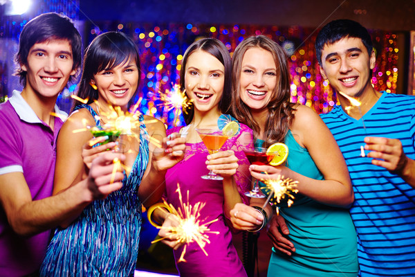 Extatic prietenii anul nou petrecere femeie Imagine de stoc © pressmaster