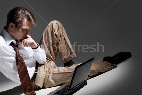 Człowiek Fotografia zamyślony biznesmen patrząc laptop Zdjęcia stock © pressmaster