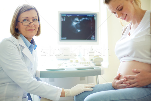 Düzenli mutlu hamile kadın doktor hastane Stok fotoğraf © pressmaster
