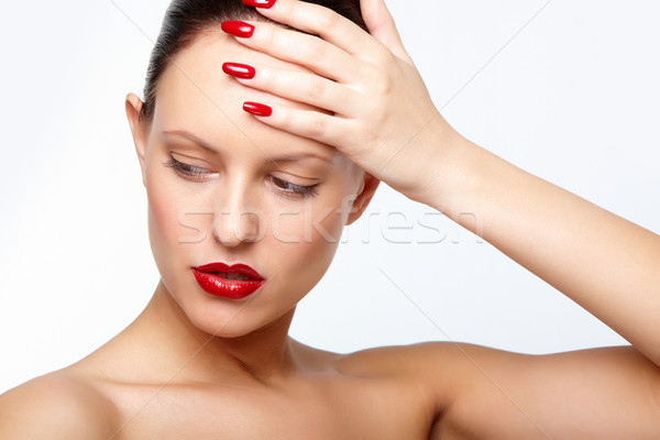 Nő flancos piros ajkak körmök megérint homlok Stock fotó © pressmaster