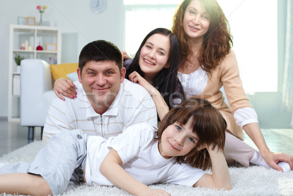 [[stock_photo]]: Famille · heureuse · maison · famille · quatre · regarder · caméra