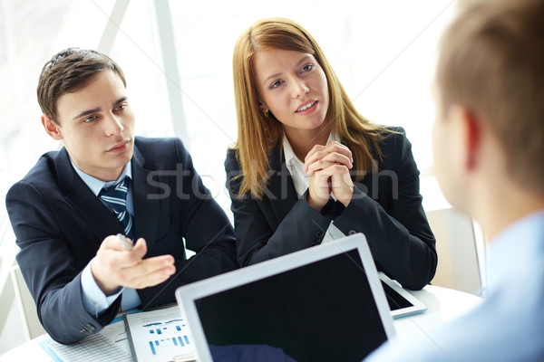Interjú üzleti partnerek néz fiatalember üzlet férfi Stock fotó © pressmaster