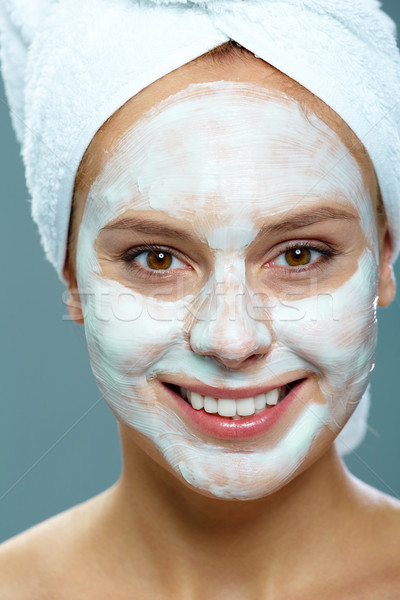 Gesichtspflege frischen Frau Maske schauen Kamera Stock foto © pressmaster