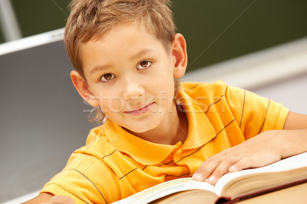Jeunesse lecteur portrait puce lad regarder Photo stock © pressmaster