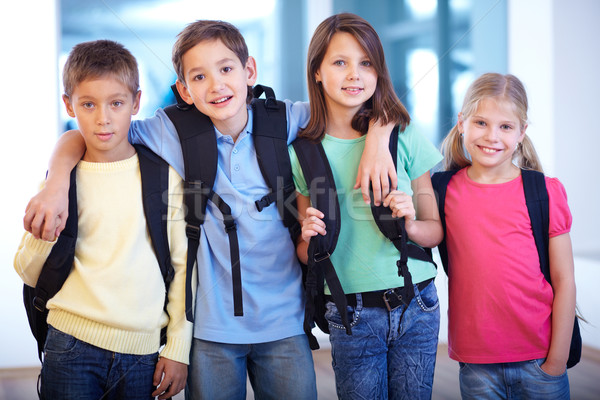 Portré okos iskolás gyerekek áll vonal néz Stock fotó © pressmaster