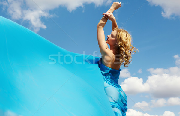 Mavi ipek güzel kız rüzgâr gökyüzü Stok fotoğraf © pressmaster