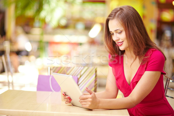 Touchpad adorable nina buena compras mujer Foto stock © pressmaster