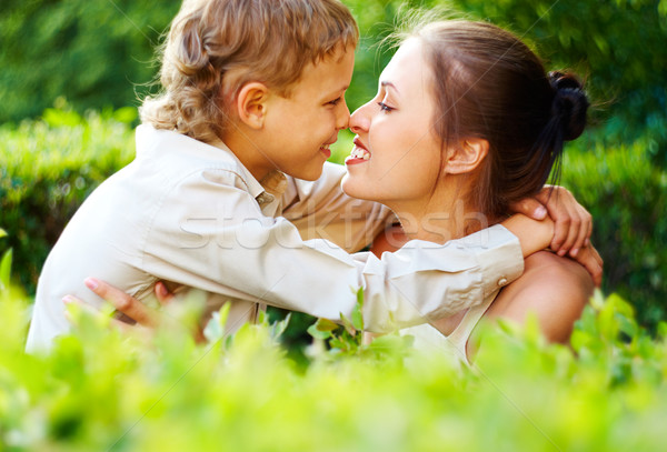 Bonding mãe tocante olhando amor Foto stock © pressmaster