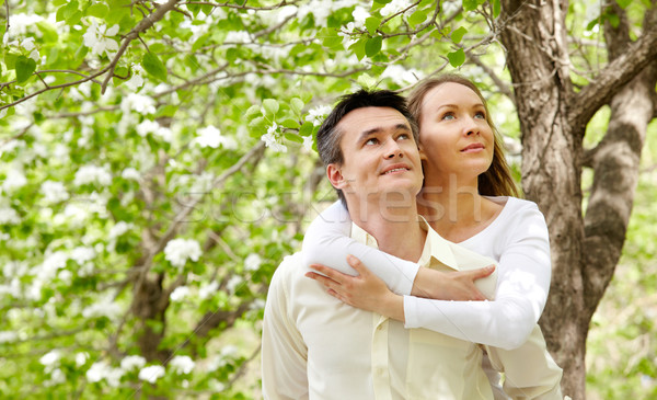 Curiosité portrait heureux couple regarder femme Photo stock © pressmaster