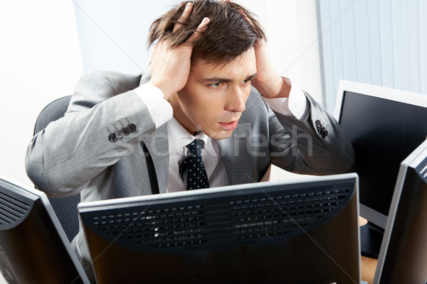 Problema retrato frustrado empleador sesión ordenador Foto stock © pressmaster