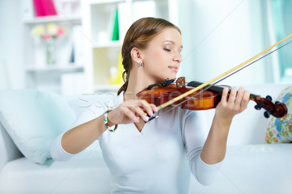 портрет молодые женщины играет скрипки Сток-фото © pressmaster