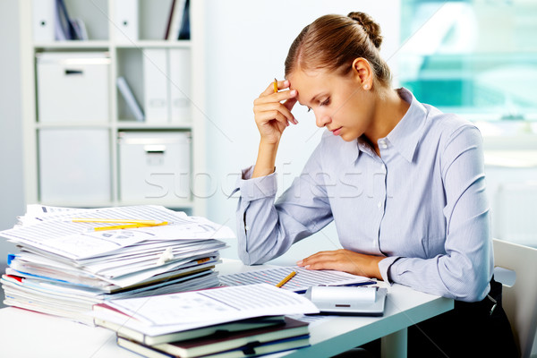 Comptable travail portrait jeunes femme d'affaires papiers [[stock_photo]] © pressmaster