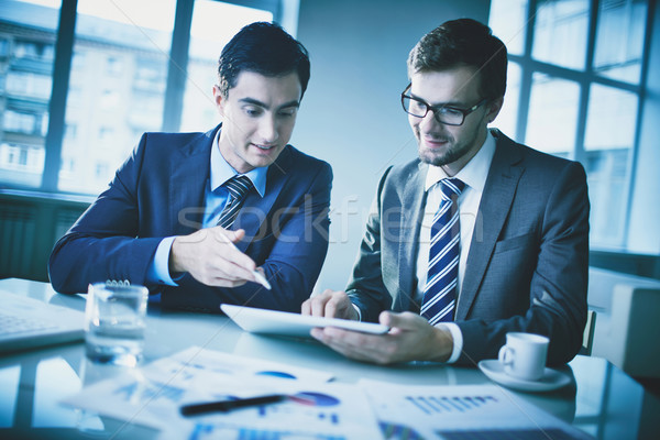 Geschäftstreffen Bild zwei jungen Geschäftsleute Stock foto © pressmaster
