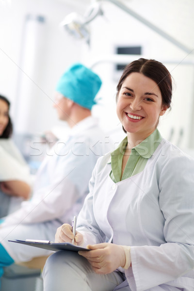 Stockfoto: Verpleegkundige · kliniek · glimlachend · naar · camera