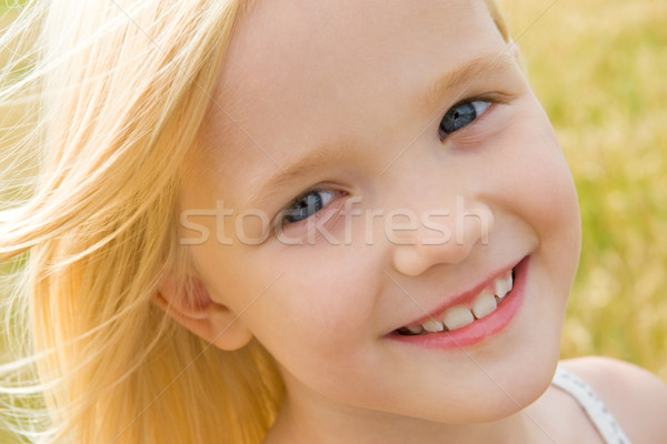 Foto d'archivio: Felicità · faccia · giovanile · ragazza · guardando · fotocamera