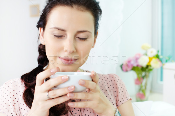 Nice Geruch junge Mädchen Tasse genießen Tee Stock foto © pressmaster