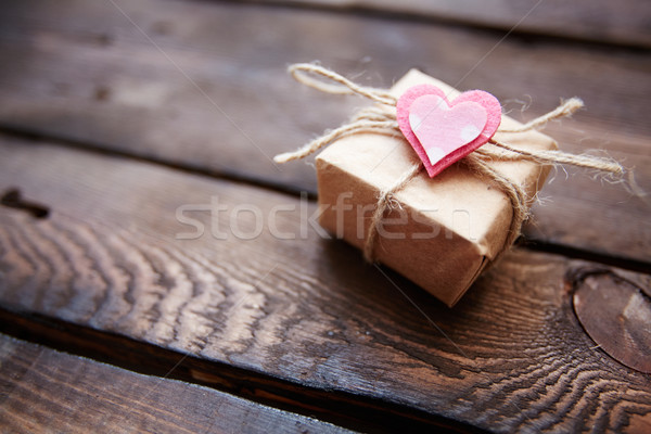 Ajándék kedvesem kép Valentin nap kicsi rózsaszín Stock fotó © pressmaster