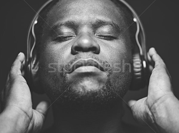 élvezi zene fickó fejhallgató hallgat kedvenc Stock fotó © pressmaster