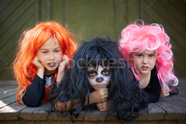 Società tre halloween guardando fotocamera ragazza Foto d'archivio © pressmaster