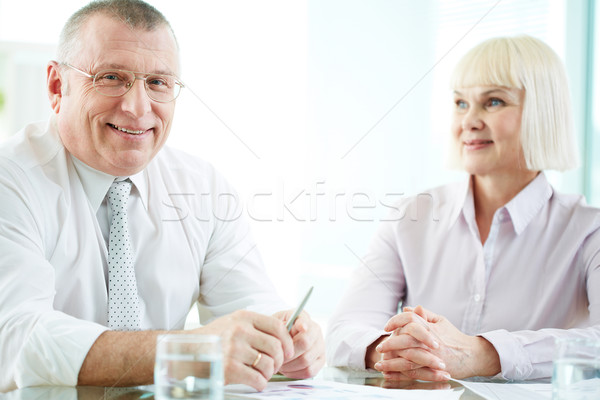 Idős üzleti partnerek portré mosolyog főnök néz Stock fotó © pressmaster