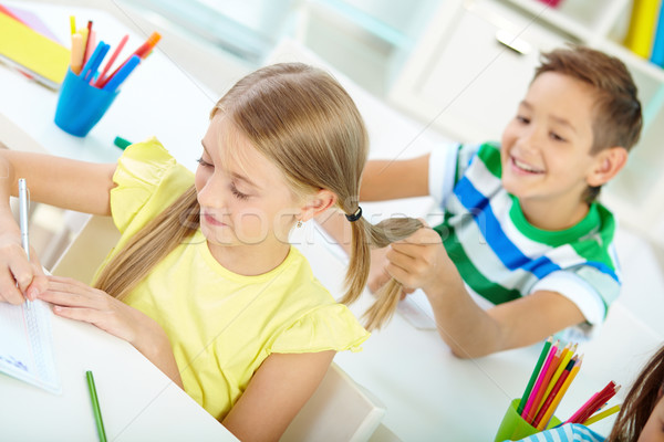 Leuk les portret schoolmeisje tekening werkplek Stockfoto © pressmaster