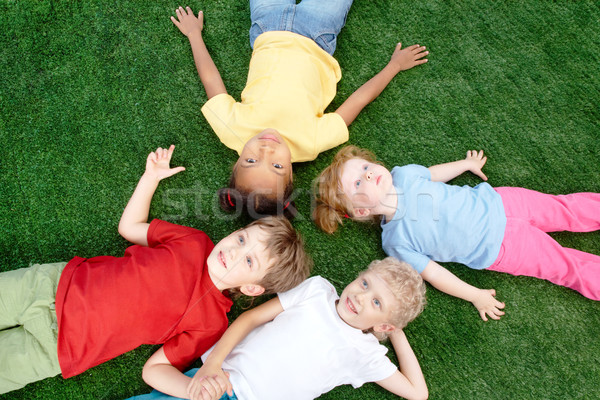 Stockfoto: Vrienden · afbeelding · weinig · jongens · meisjes · groen · gras