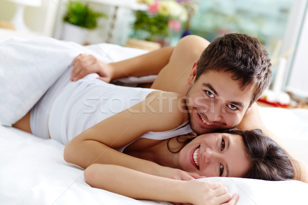 商業照片: 快樂 · 情侶 · 快樂 · 床 · 看