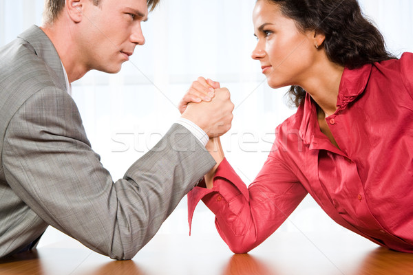 Rivalizálás férfi nő szkander kézmozdulat dolgozik Stock fotó © pressmaster