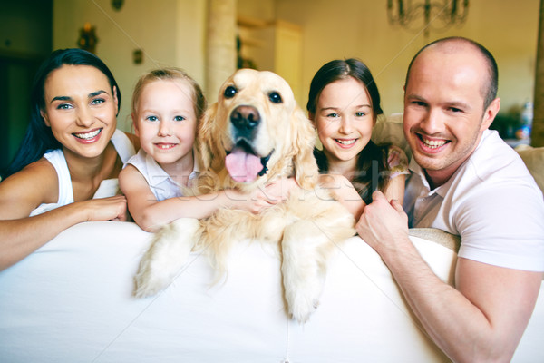 Saamhorigheid jonge vriendelijk familie vier huisdier Stockfoto © pressmaster