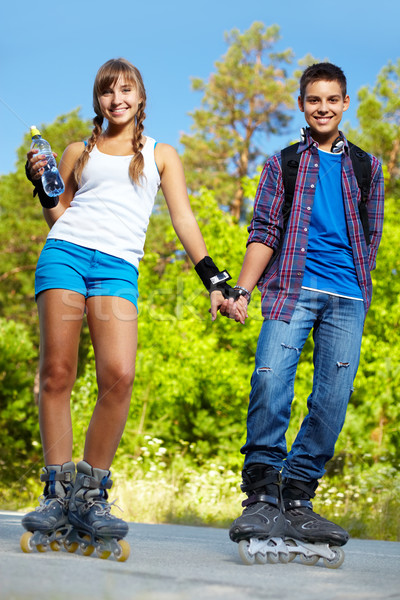 Paar Schlittschuhe glücklich teens schauen Kamera Stock foto © pressmaster