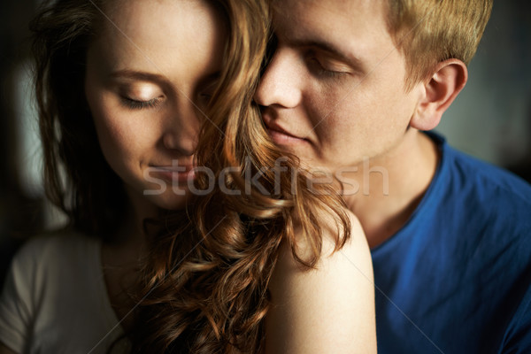 Junger Mann genießen Geruch Haar Schatz Frau Stock foto © pressmaster