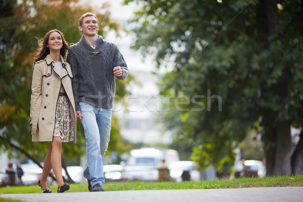 走 公園 快樂的女孩 男朋友 步行 女子 商業照片 © pressmaster