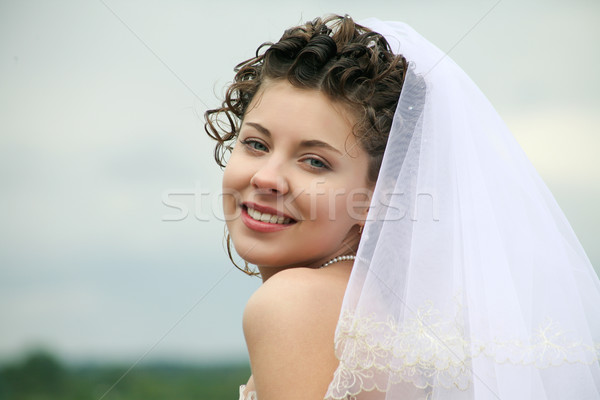Stock fotó: örömteli · menyasszony · portré · boldog · néz · kamera