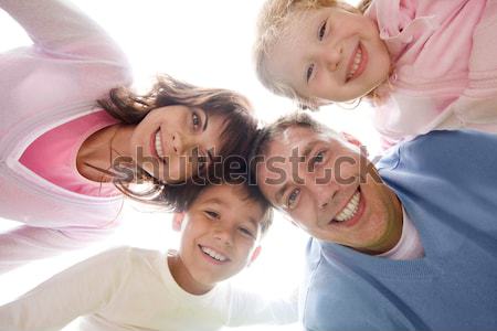Familie unie beneden naar camera Stockfoto © pressmaster