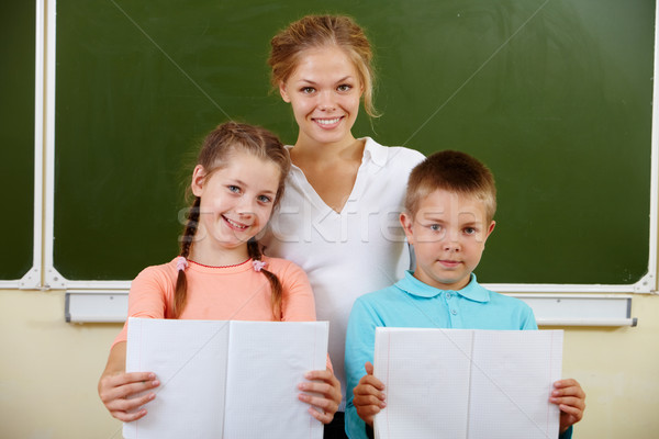 Stock fotó: Tanár · iskolás · gyerekek · portré · aranyos · iskolás · gyerekek · mutat