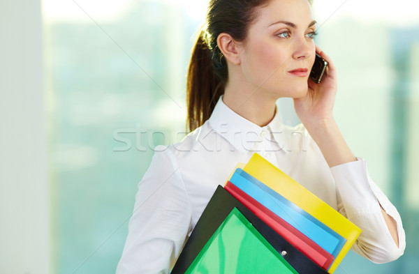 Mujer llamando hermosa mujer de negocios hablar teléfono celular Foto stock © pressmaster