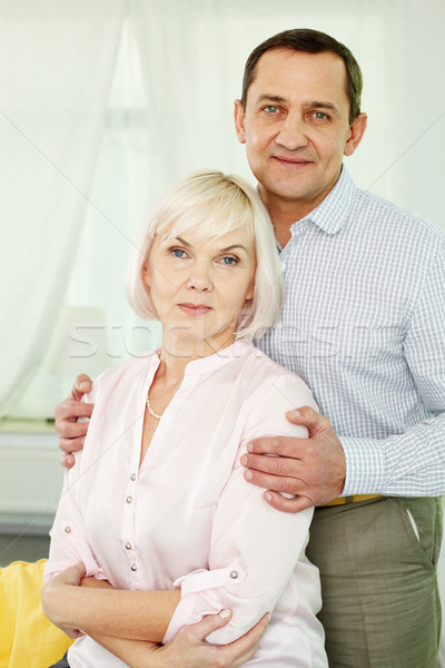 Nabożeństwo portret szczęśliwy starszy para patrząc kamery Zdjęcia stock © pressmaster