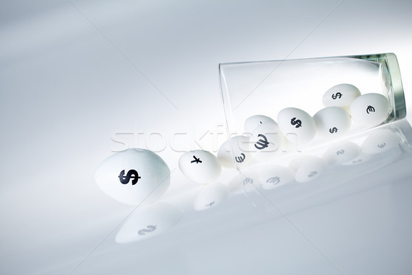 Valuta gyakoriság kép nagy fehér tojás Stock fotó © pressmaster