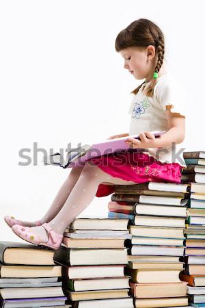 Posiedzenia książek Fotografia uśmiechnięty dziewczyna górę Zdjęcia stock © pressmaster