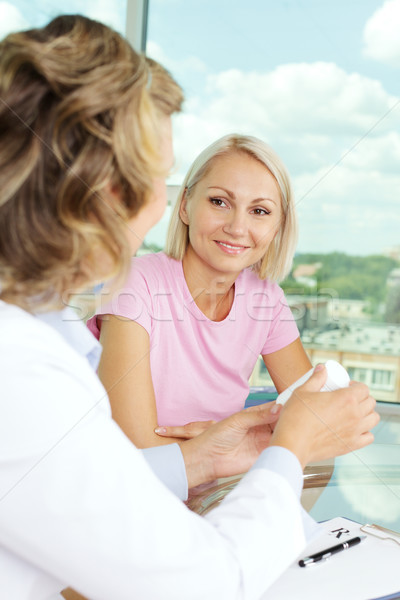 Vitaminas retrato practicante paciente hospital mujer Foto stock © pressmaster