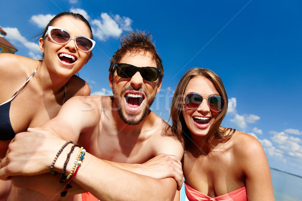 Stockfoto: Extatisch · vrienden · groep · jonge · zonnebril · naar