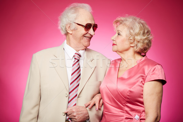 Senior afectuos în picioare uita Imagine de stoc © pressmaster