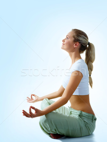 Paz perfil mulher meditando pose lótus Foto stock © pressmaster