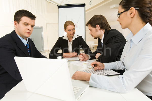 Teamarbeit Porträt freundlich kommunizieren Büro Einsatzbesprechung Stock foto © pressmaster