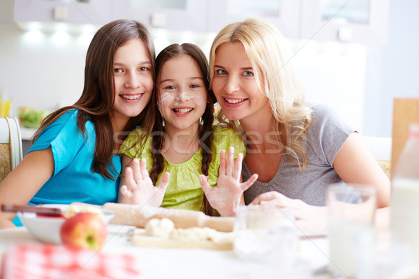 Gelukkig portret twee meisjes moeder koken Stockfoto © pressmaster