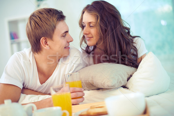 Affettuoso guardare Coppia colazione insieme amorevole Foto d'archivio © pressmaster