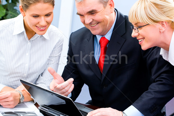 Foto stock: Reunión · de · negocios · foto · ordenador · trabajo · mirando