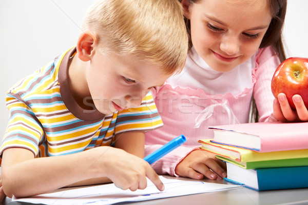 Stockfoto: Kinderen · portret · jongen · wijzend · papier · meisje