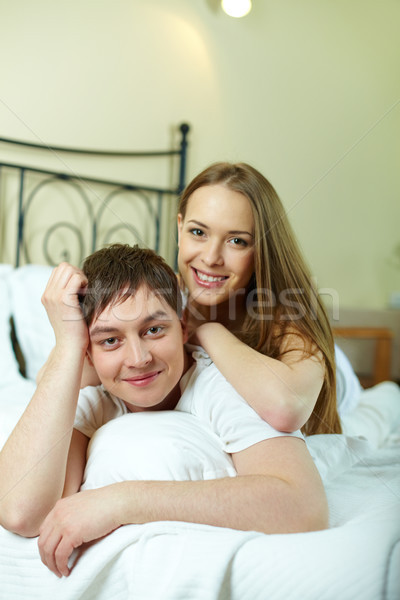 甜 情侶 快樂的女孩 男朋友 床 兩 商業照片 © pressmaster