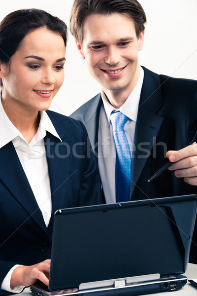 Foto stock: Dos · gente · de · negocios · retrato · empresario · ordenador